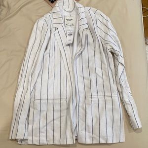 BRAND NEW ‼️‼️ A&F white linen blue striped blazer